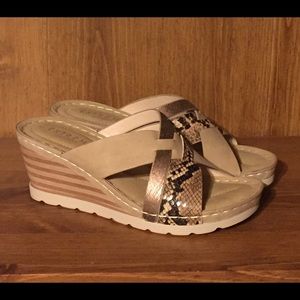 NIB Ladies Extreme Comfort Wedge Sandals size 7